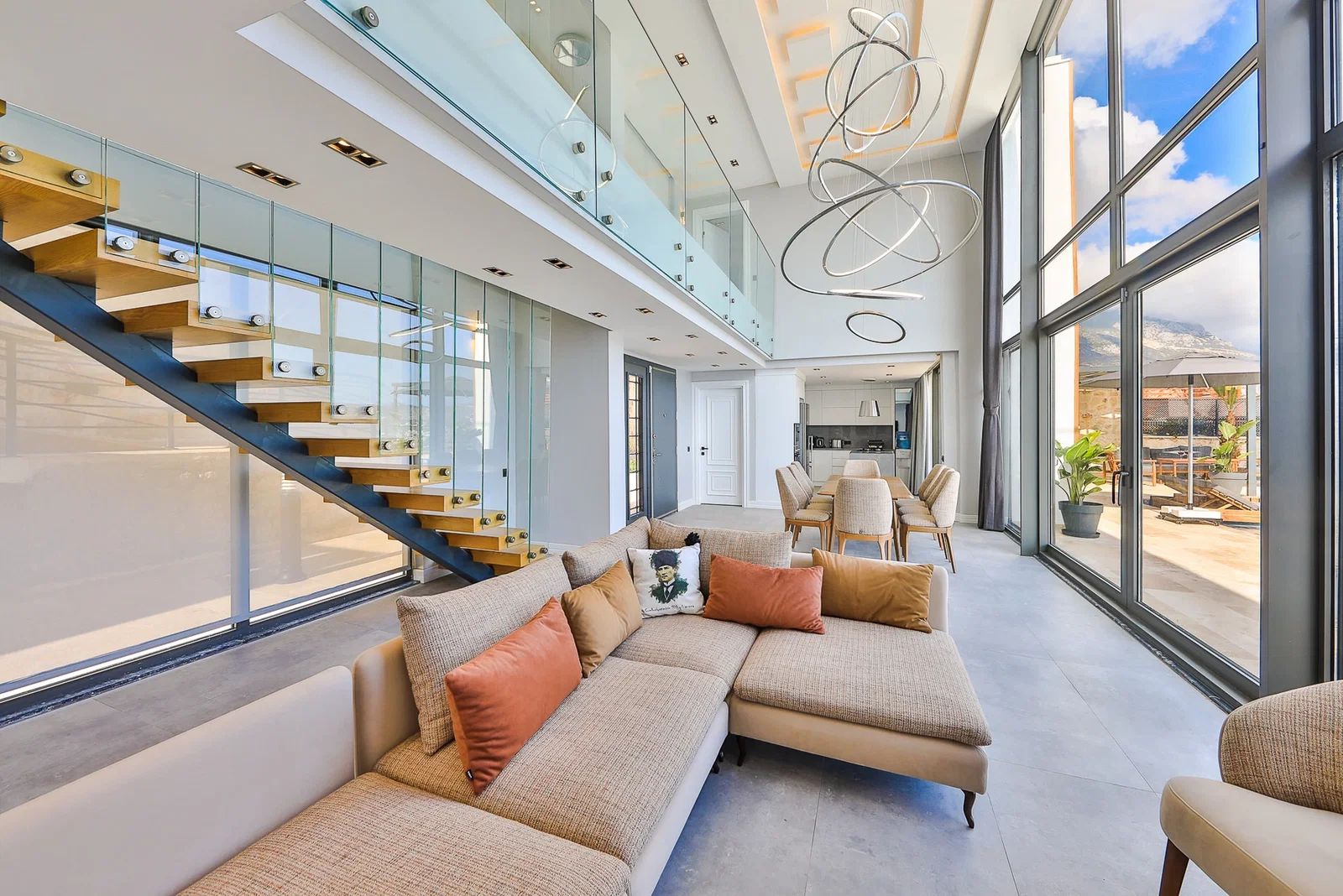 Kalkan’da Merkeze Yakın, Isıtmalı Havuzlu, 6 Yatak Odalı, Lüks Villa