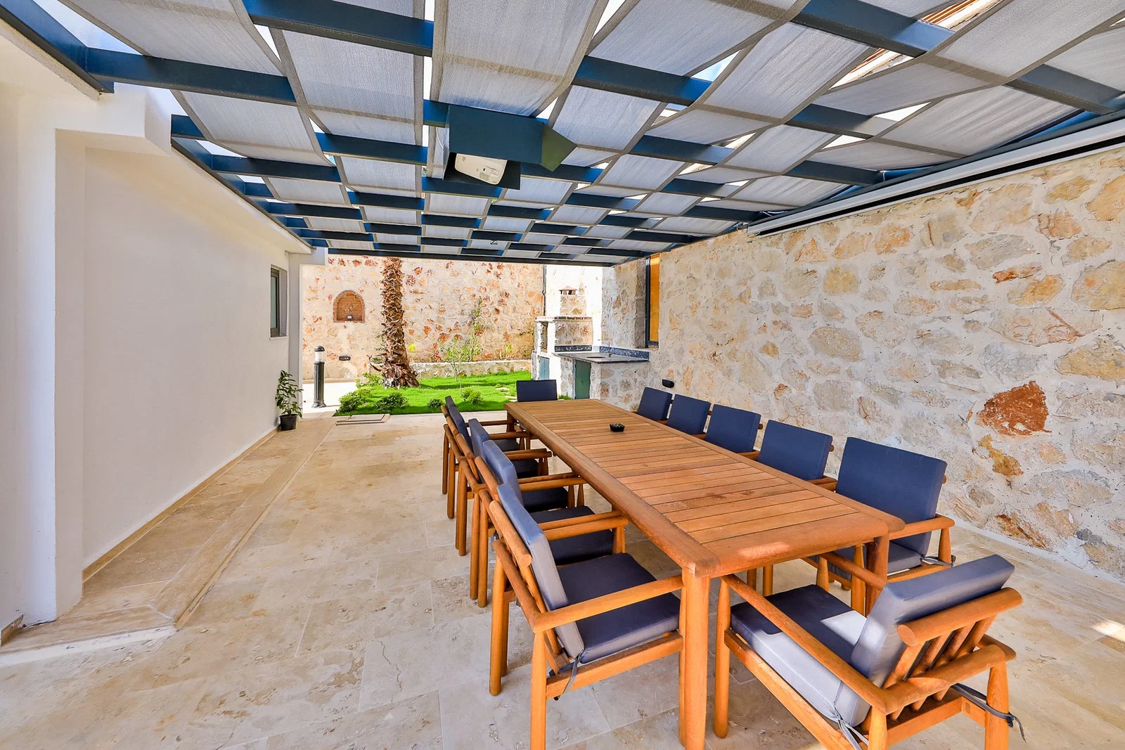 Kalkan’da Merkeze Yakın, Isıtmalı Havuzlu, 6 Yatak Odalı, Lüks Villa