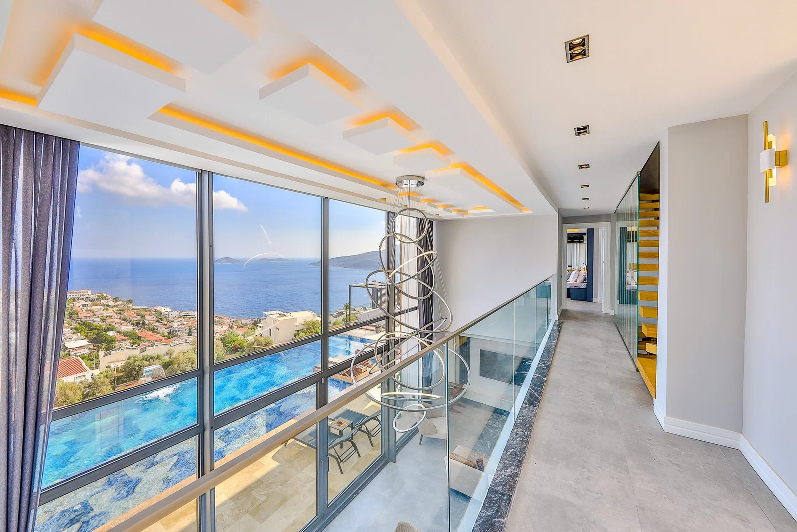 Kalkan’da Merkeze Yakın, Isıtmalı Havuzlu, 6 Yatak Odalı, Lüks Villa