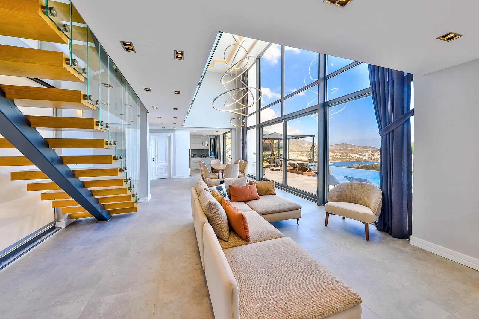 Kalkan’da Merkeze Yakın, Isıtmalı Havuzlu, 6 Yatak Odalı, Lüks Villa