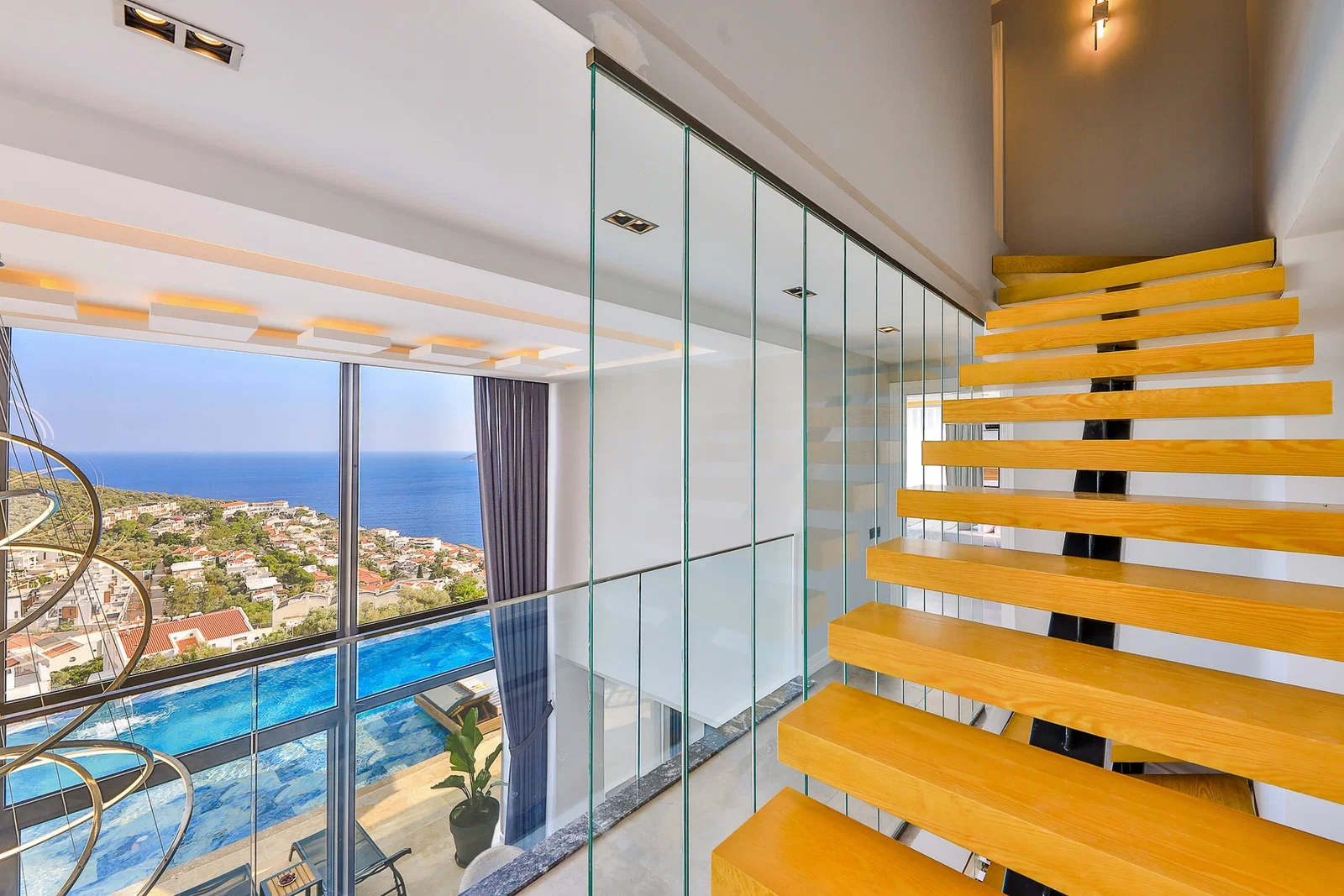 Kalkan’da Merkeze Yakın, Isıtmalı Havuzlu, 6 Yatak Odalı, Lüks Villa