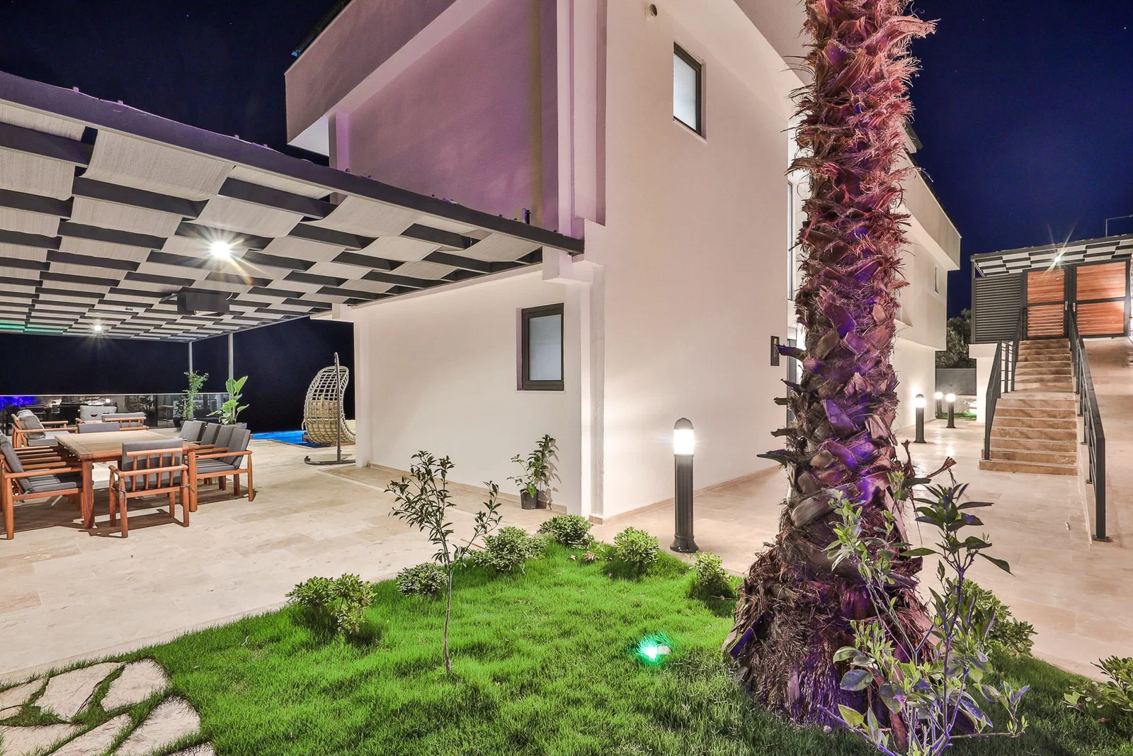 Kalkan’da Merkeze Yakın, Isıtmalı Havuzlu, 6 Yatak Odalı, Lüks Villa