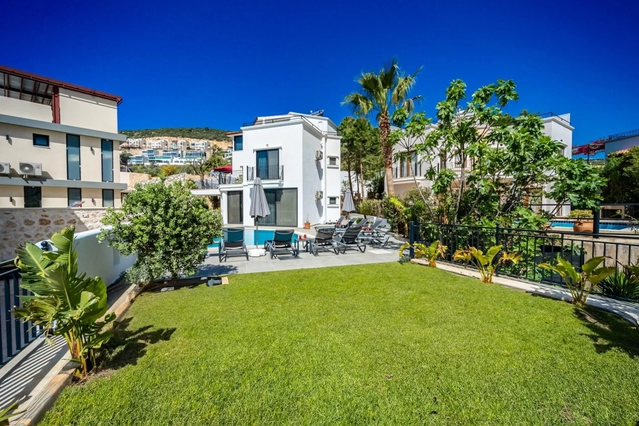 Kalkan’da Merkeze Yakın, Özel Havuzlu, 4 Yatak Odalı, Kiralık Villa