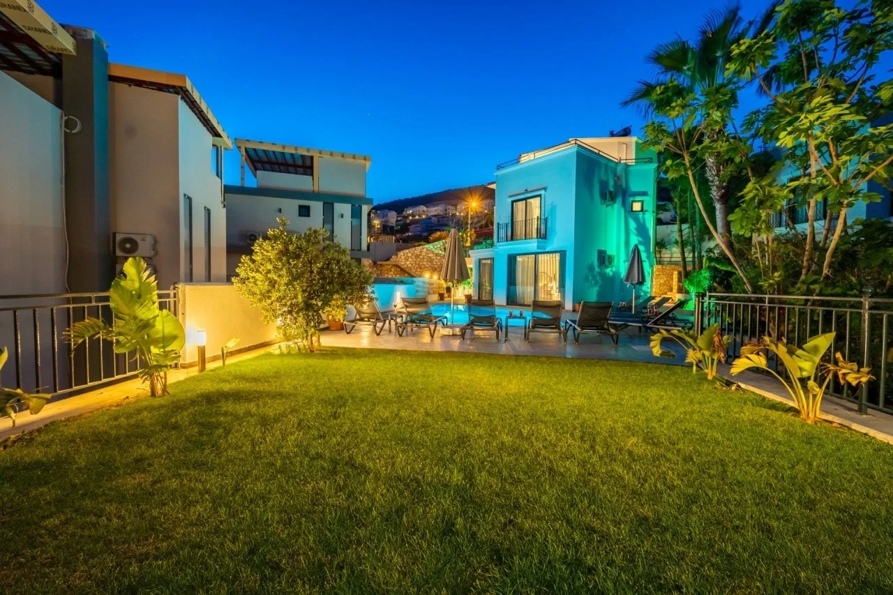 Kalkan’da Merkeze Yakın, Özel Havuzlu, 4 Yatak Odalı, Kiralık Villa