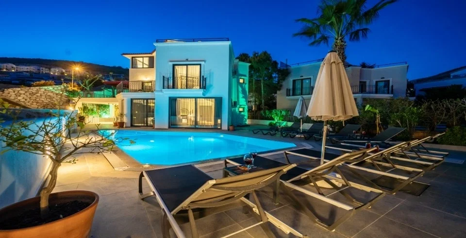 Kalkan’da Merkeze Yakın, Özel Havuzlu, 4 Yatak Odalı, Kiralık Villa