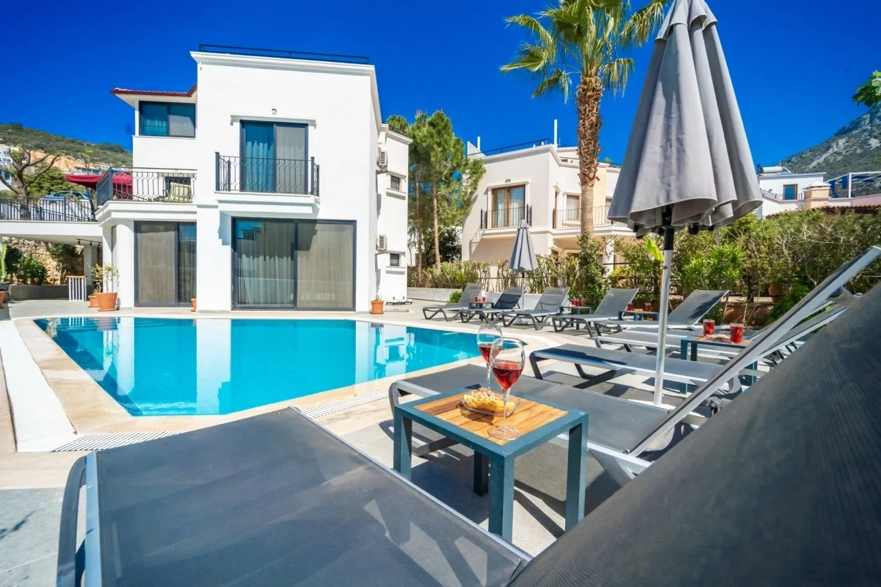Kalkan’da Merkeze Yakın, Özel Havuzlu, 4 Yatak Odalı, Kiralık Villa