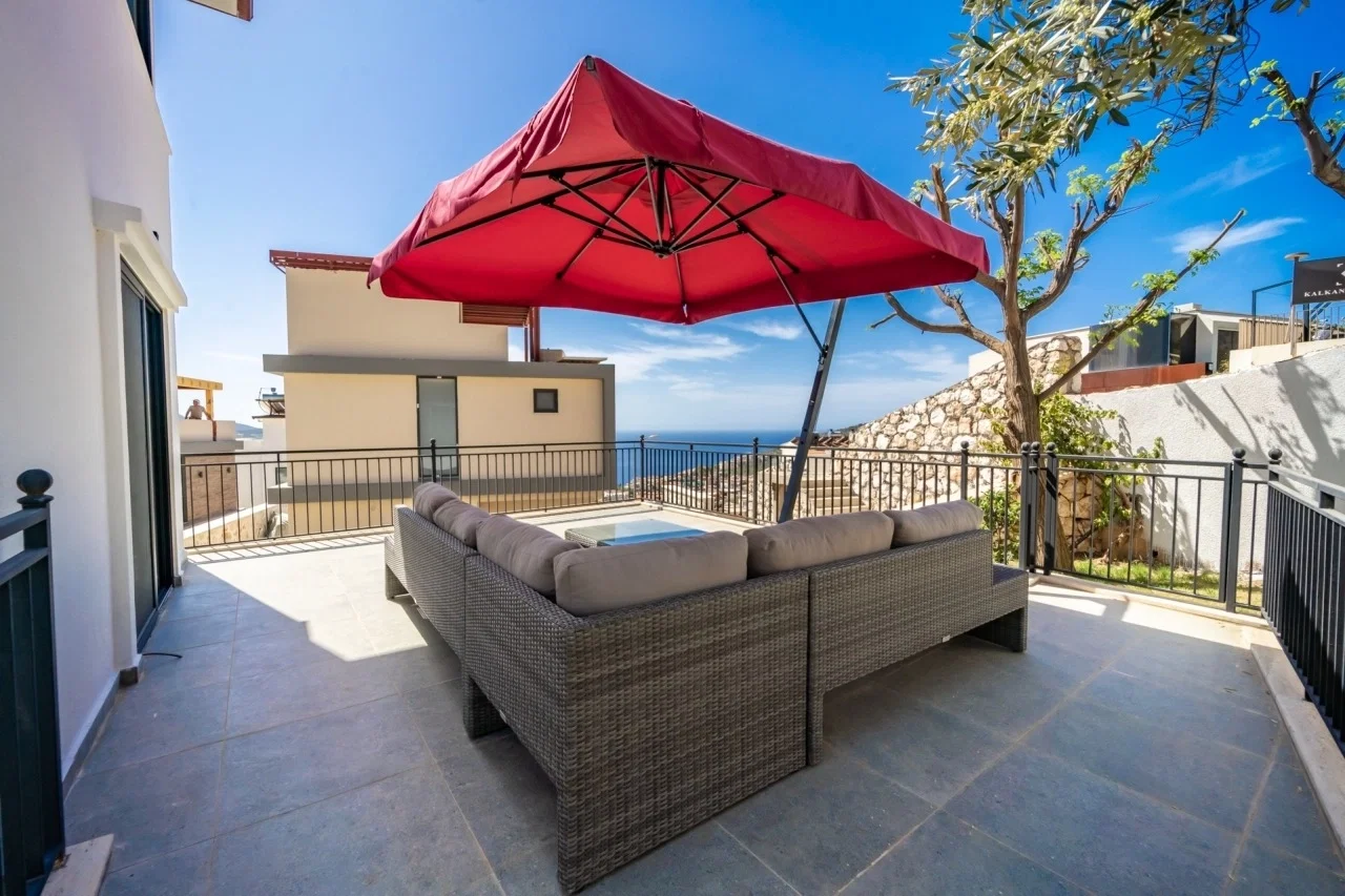 Kalkan’da Merkeze Yakın, Özel Havuzlu, 4 Yatak Odalı, Kiralık Villa