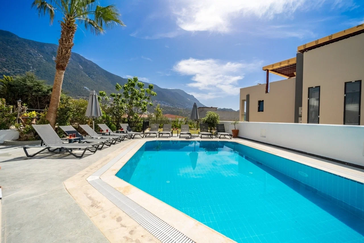 Kalkan’da Merkeze Yakın, Özel Havuzlu, 4 Yatak Odalı, Kiralık Villa