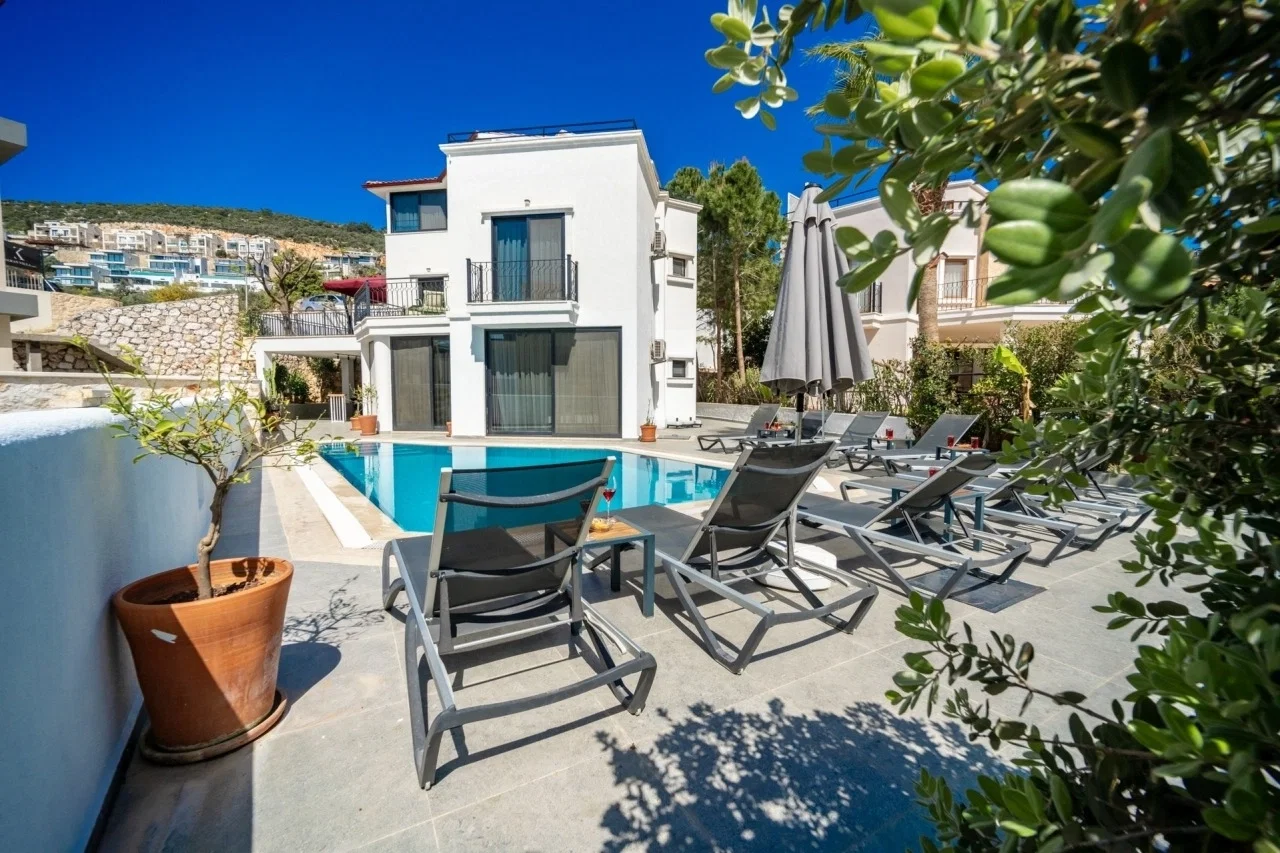 Kalkan’da Merkeze Yakın, Özel Havuzlu, 4 Yatak Odalı, Kiralık Villa