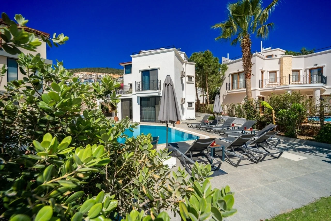 Kalkan’da Merkeze Yakın, Özel Havuzlu, 4 Yatak Odalı, Kiralık Villa