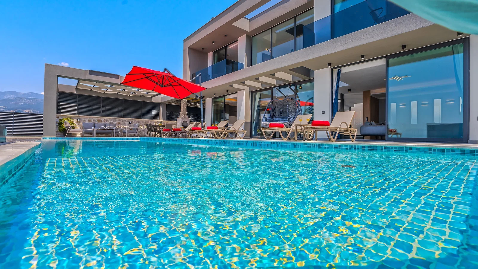 Kalkan’da Merkeze Yakın, Isıtmalı Havuzlu, 3 Yatak Odalı, Lüks Villa