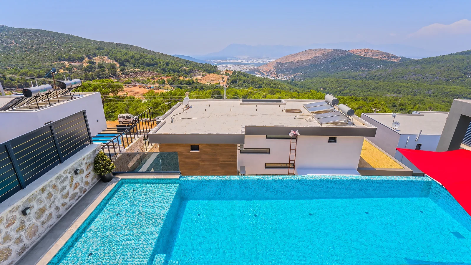 Kalkan’da Merkeze Yakın, Isıtmalı Havuzlu, 3 Yatak Odalı, Lüks Villa