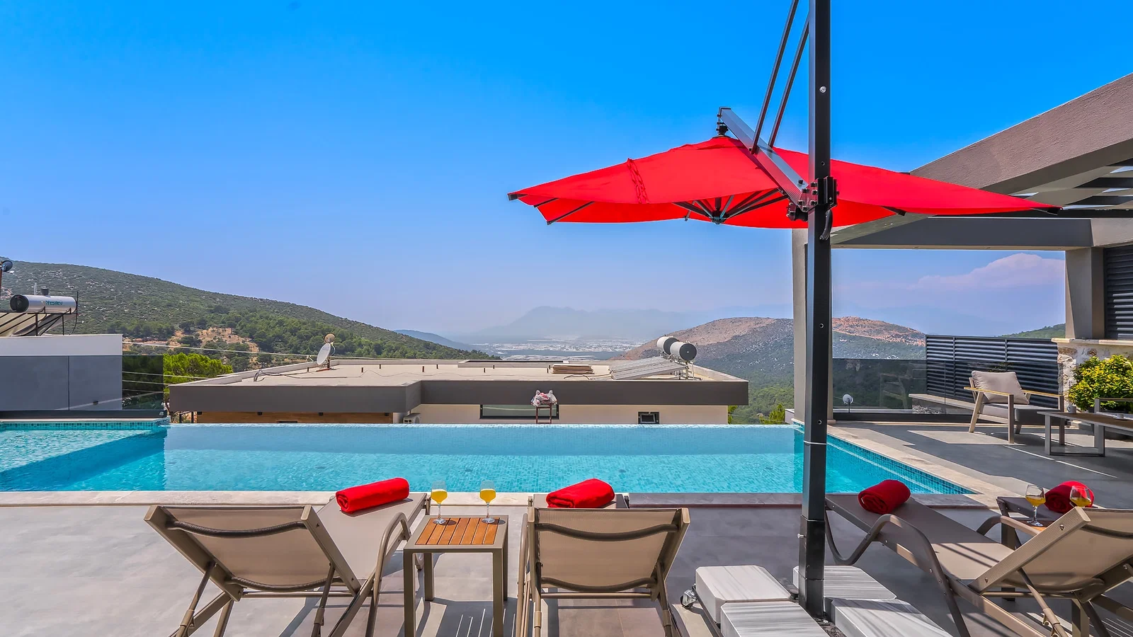 Kalkan’da Merkeze Yakın, Isıtmalı Havuzlu, 3 Yatak Odalı, Lüks Villa