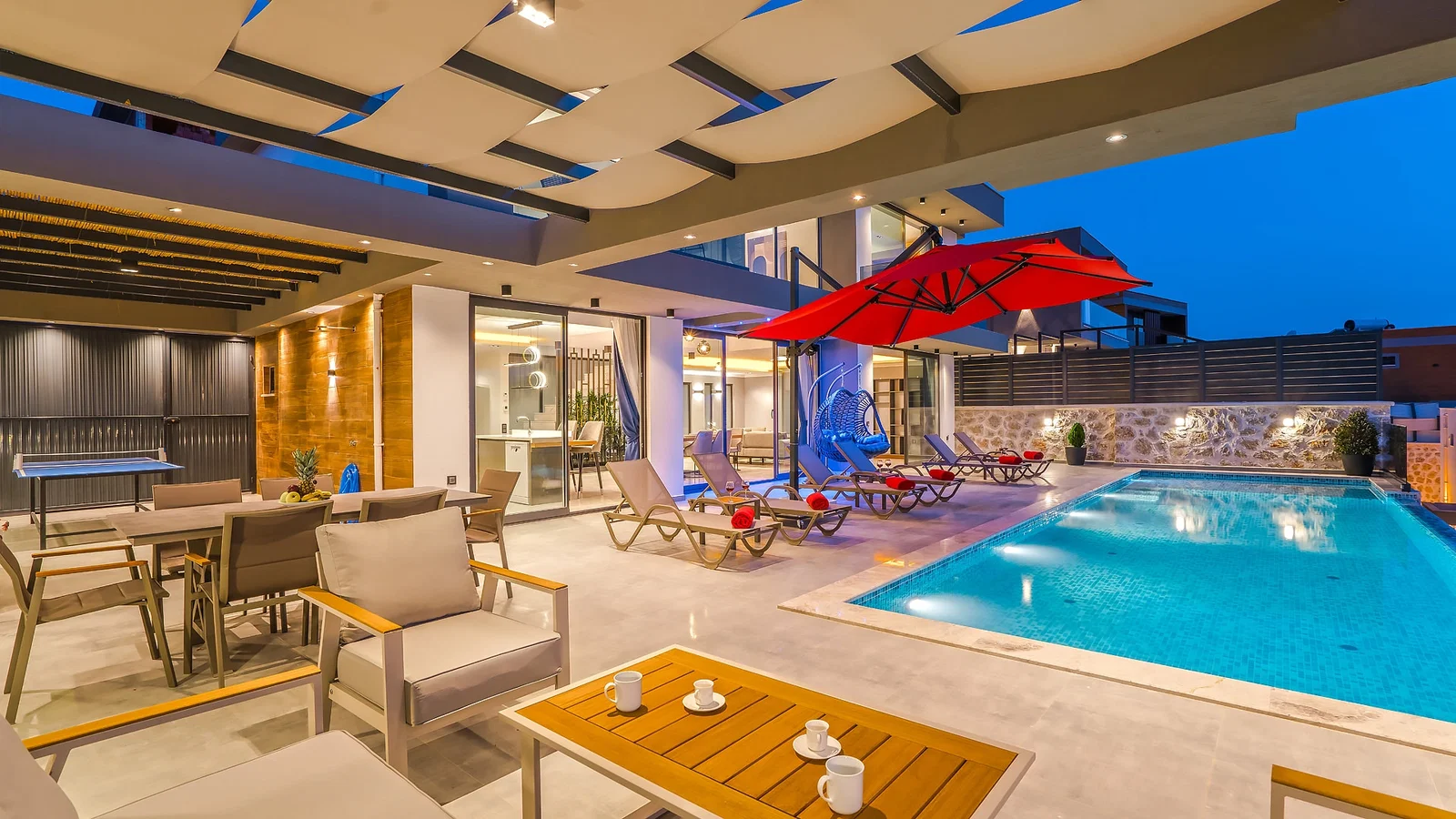 Kalkan’da Merkeze Yakın, Isıtmalı Havuzlu, 3 Yatak Odalı, Lüks Villa