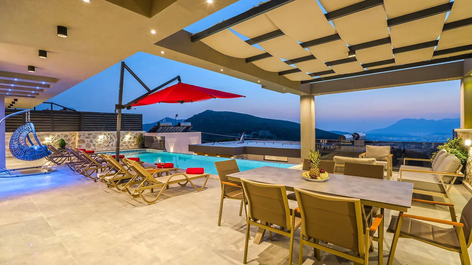 Kalkan’da Merkeze Yakın, Isıtmalı Havuzlu, 3 Yatak Odalı, Lüks Villa