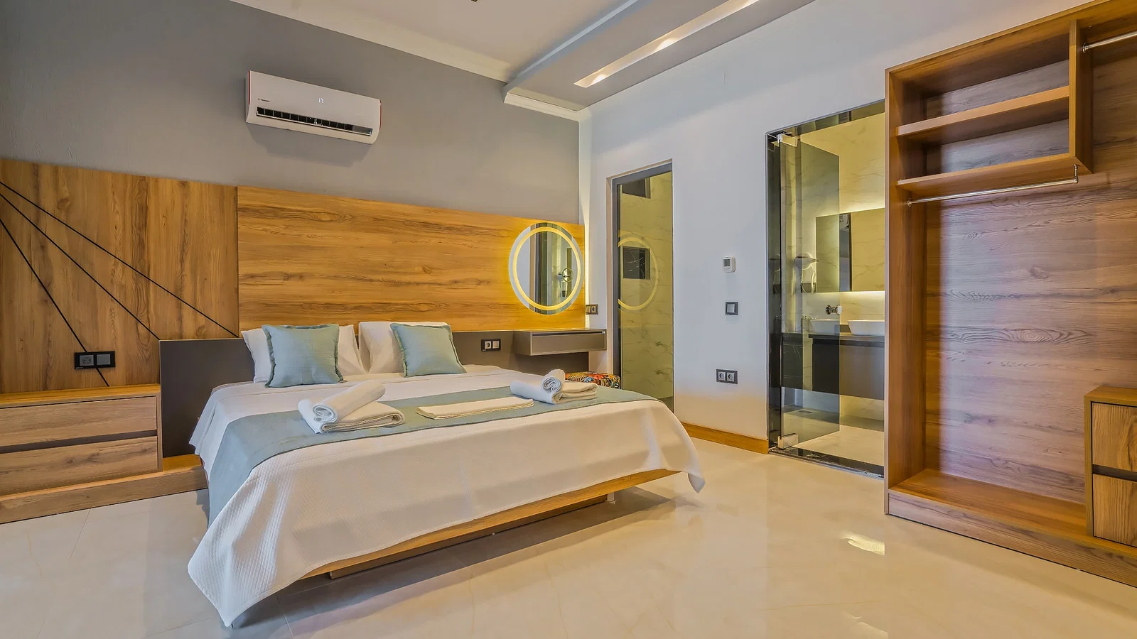 Kalkan’da Merkeze Yakın, Isıtmalı Havuzlu, 3 Yatak Odalı, Lüks Villa