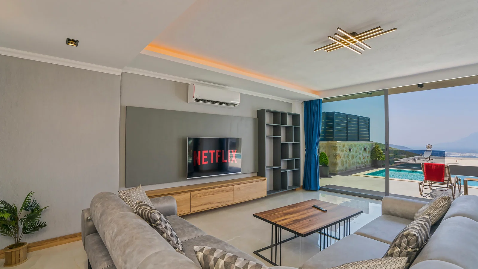 Kalkan’da Merkeze Yakın, Isıtmalı Havuzlu, 3 Yatak Odalı, Lüks Villa