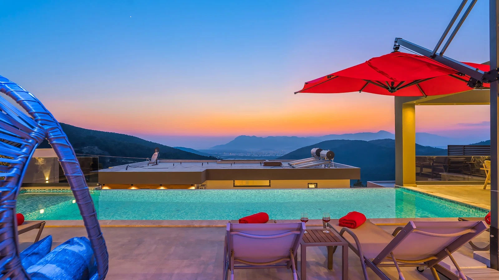 Kalkan’da Merkeze Yakın, Isıtmalı Havuzlu, 3 Yatak Odalı, Lüks Villa