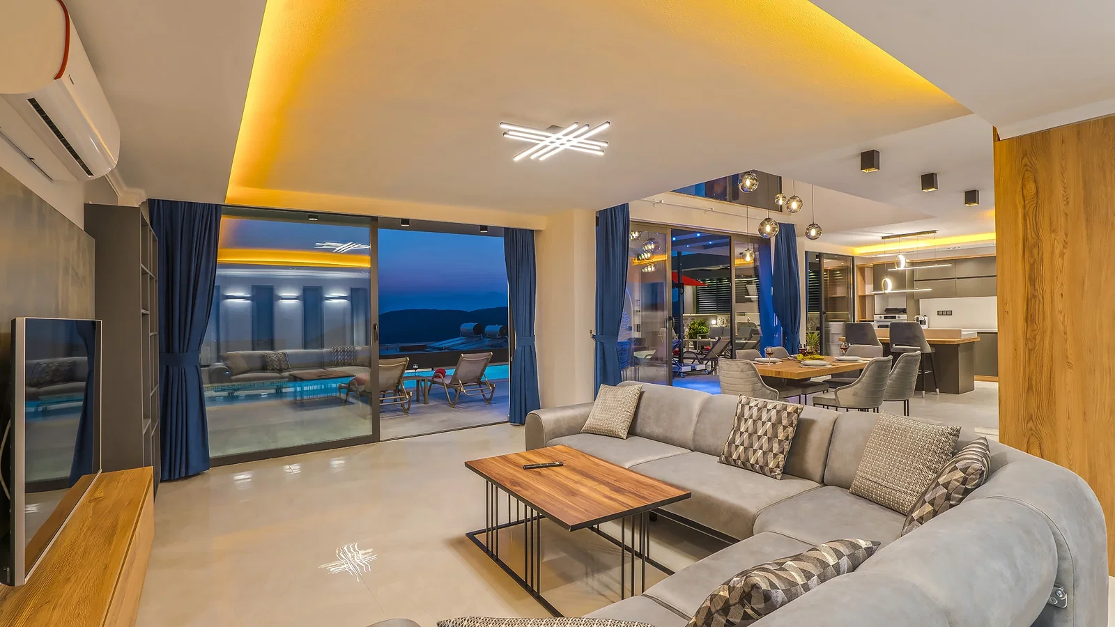 Kalkan’da Merkeze Yakın, Isıtmalı Havuzlu, 3 Yatak Odalı, Lüks Villa
