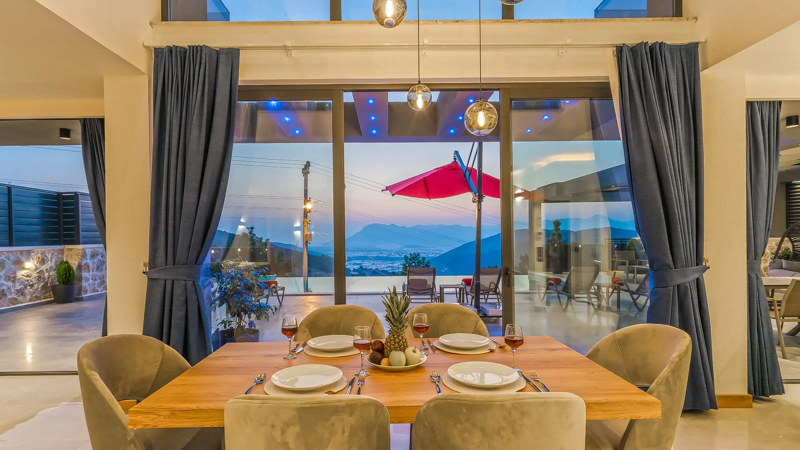 Kalkan’da Sakin Konumda, Isıtmalı Havuzlu, 6 Kişilik, Lüks Villa