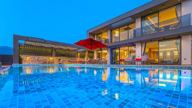 Kalkan’da Sakin Konumda, Isıtmalı Havuzlu, 6 Kişilik, Lüks Villa
