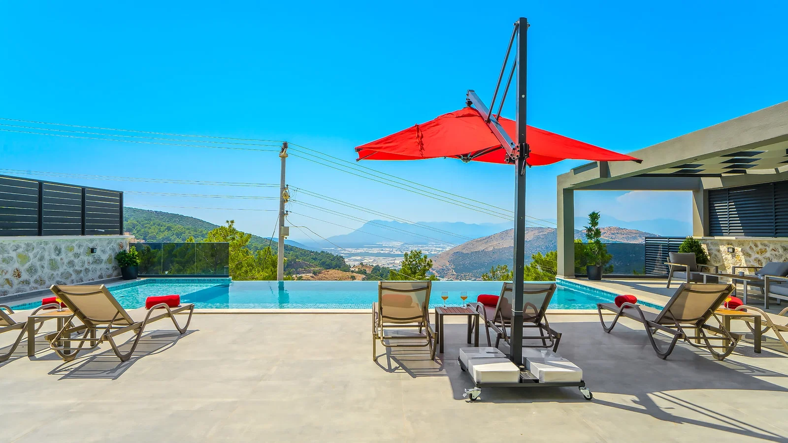 Kalkan’da Sakin Konumda, Isıtmalı Havuzlu, 6 Kişilik, Lüks Villa