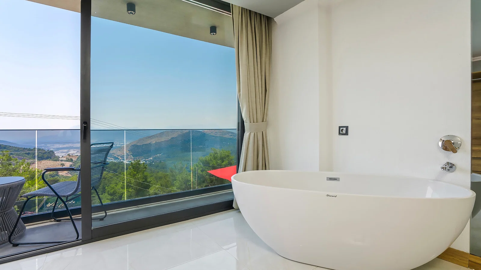 Kalkan’da Sakin Konumda, Isıtmalı Havuzlu, 6 Kişilik, Lüks Villa