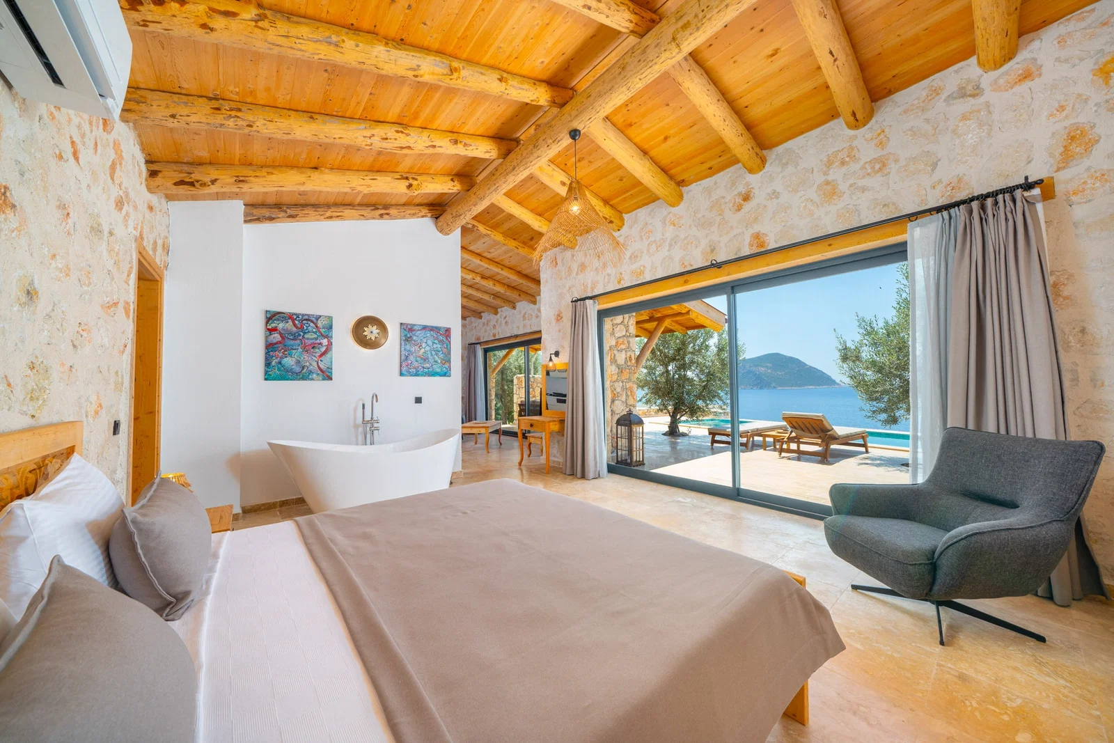 Kalkan’da Deniz Manzaralı, Özel Havuzlu, 2 Kişilik, Lüks Villa