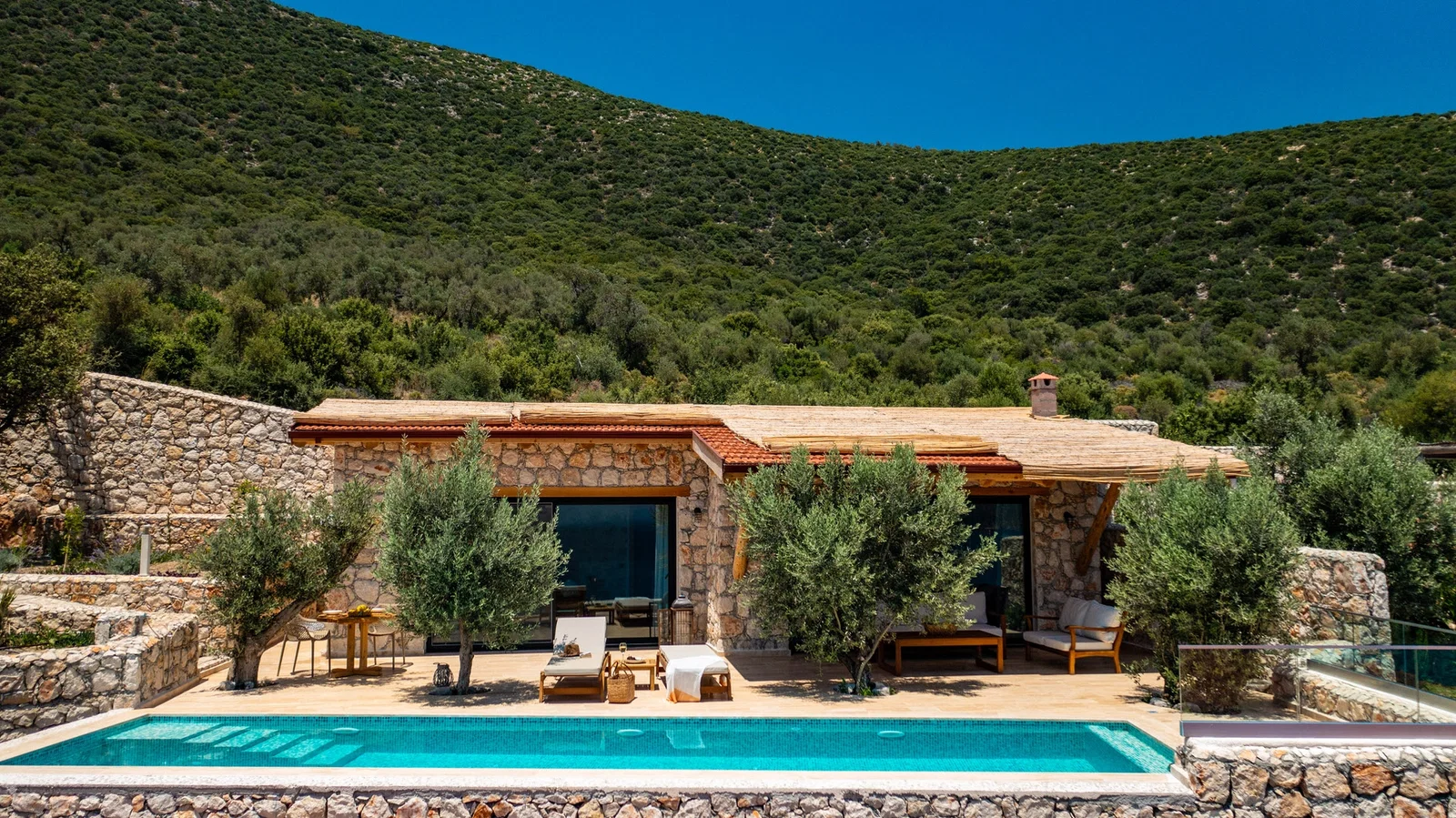 Kalkan’da Deniz Manzaralı, Özel Havuzlu, 2 Kişilik, Lüks Villa