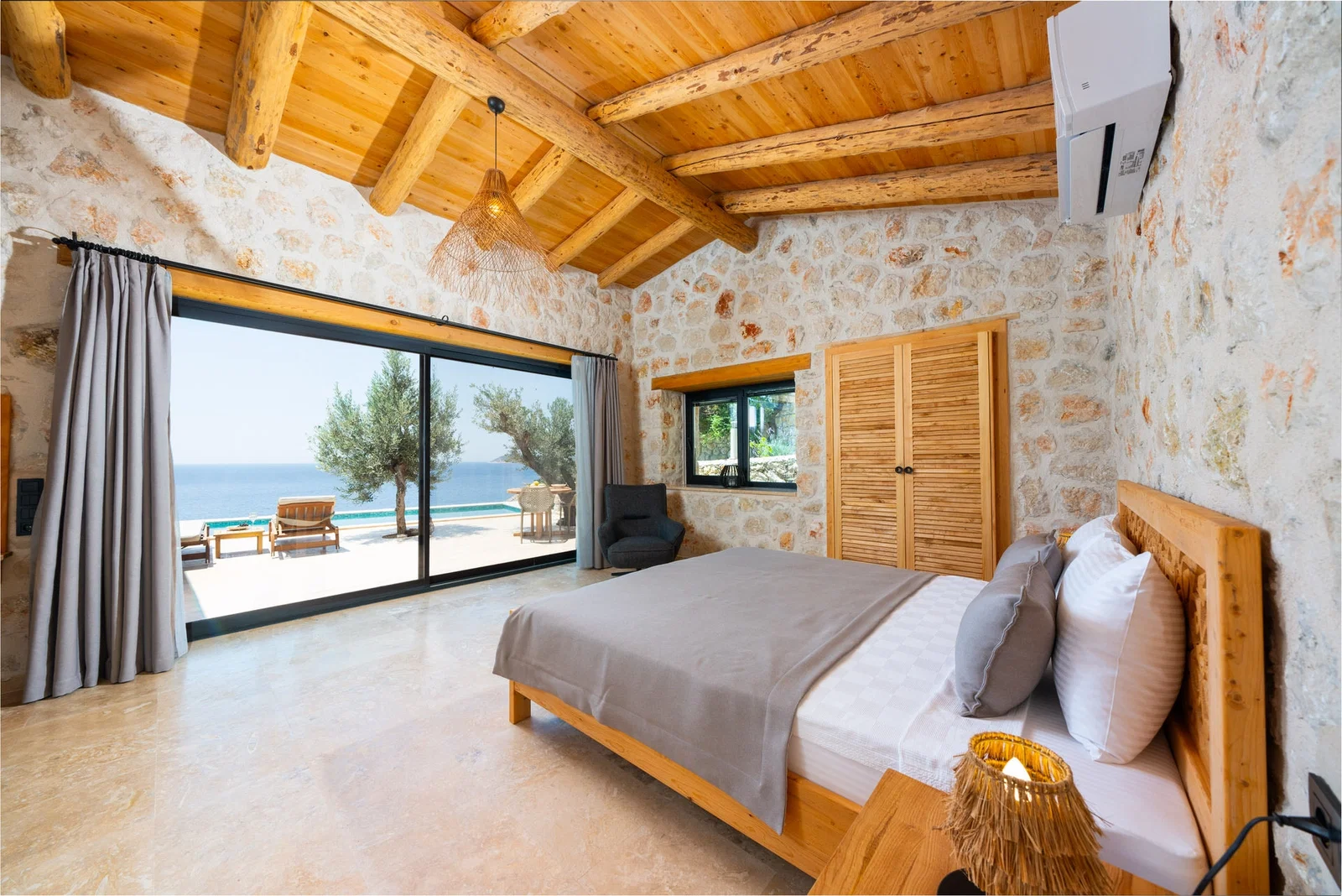Kalkan’da Deniz Manzaralı, Özel Havuzlu, 2 Kişilik, Lüks Villa