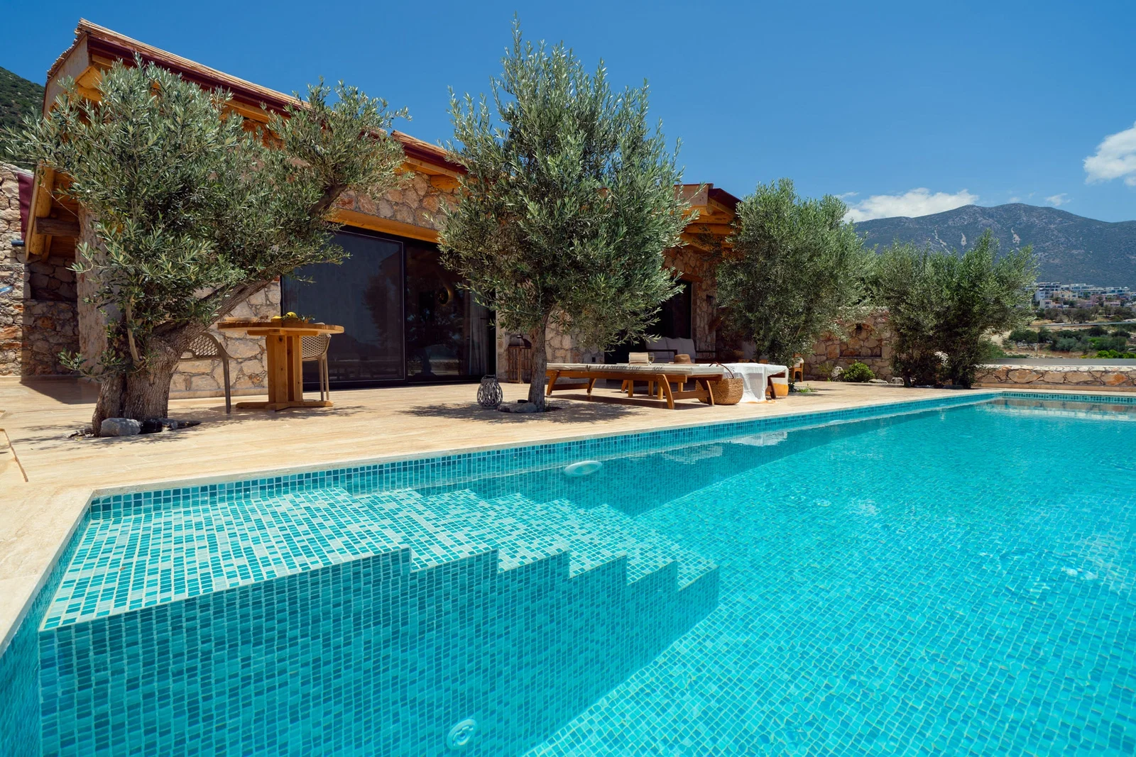 Kalkan’da Deniz Manzaralı, Özel Havuzlu, 2 Kişilik, Lüks Villa