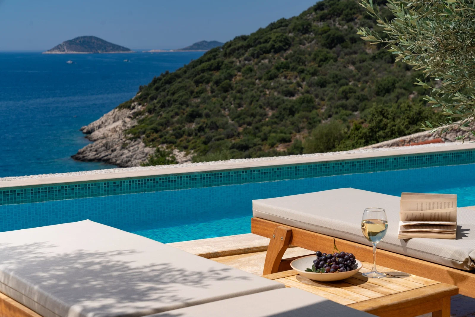 Kalkan’da Deniz Manzaralı, Özel Havuzlu, 2 Kişilik, Lüks Villa