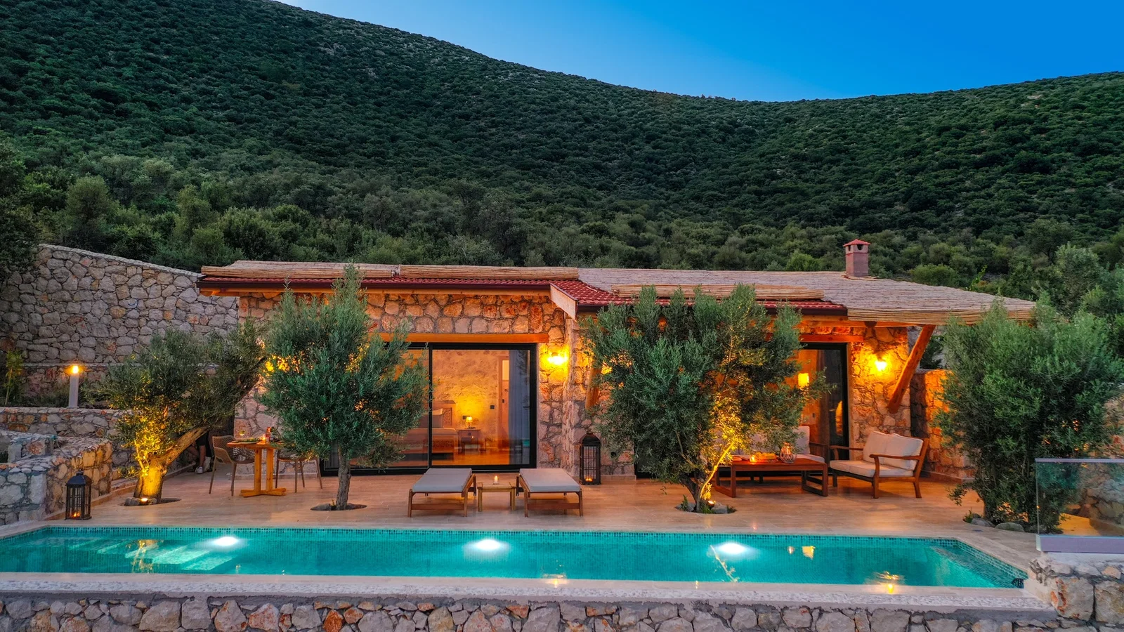 Kalkan’da Deniz Manzaralı, Özel Havuzlu, 2 Kişilik, Lüks Villa