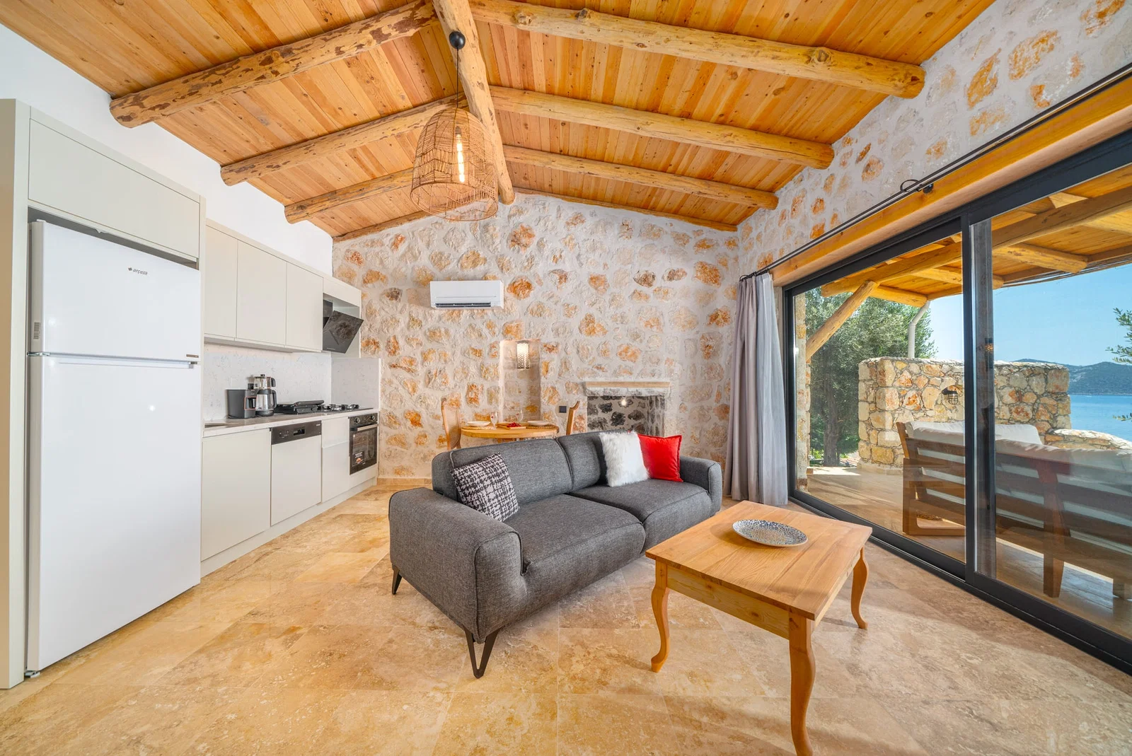 Kalkan’da Deniz Manzaralı, Özel Havuzlu, 2 Kişilik, Lüks Villa