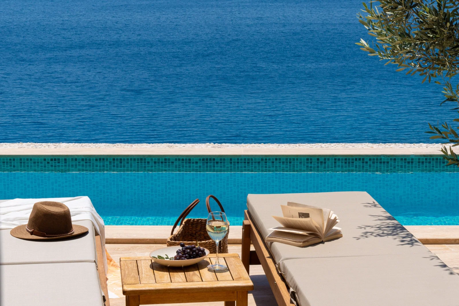 Kalkan’da Deniz Manzaralı, Özel Havuzlu, 2 Kişilik, Lüks Villa