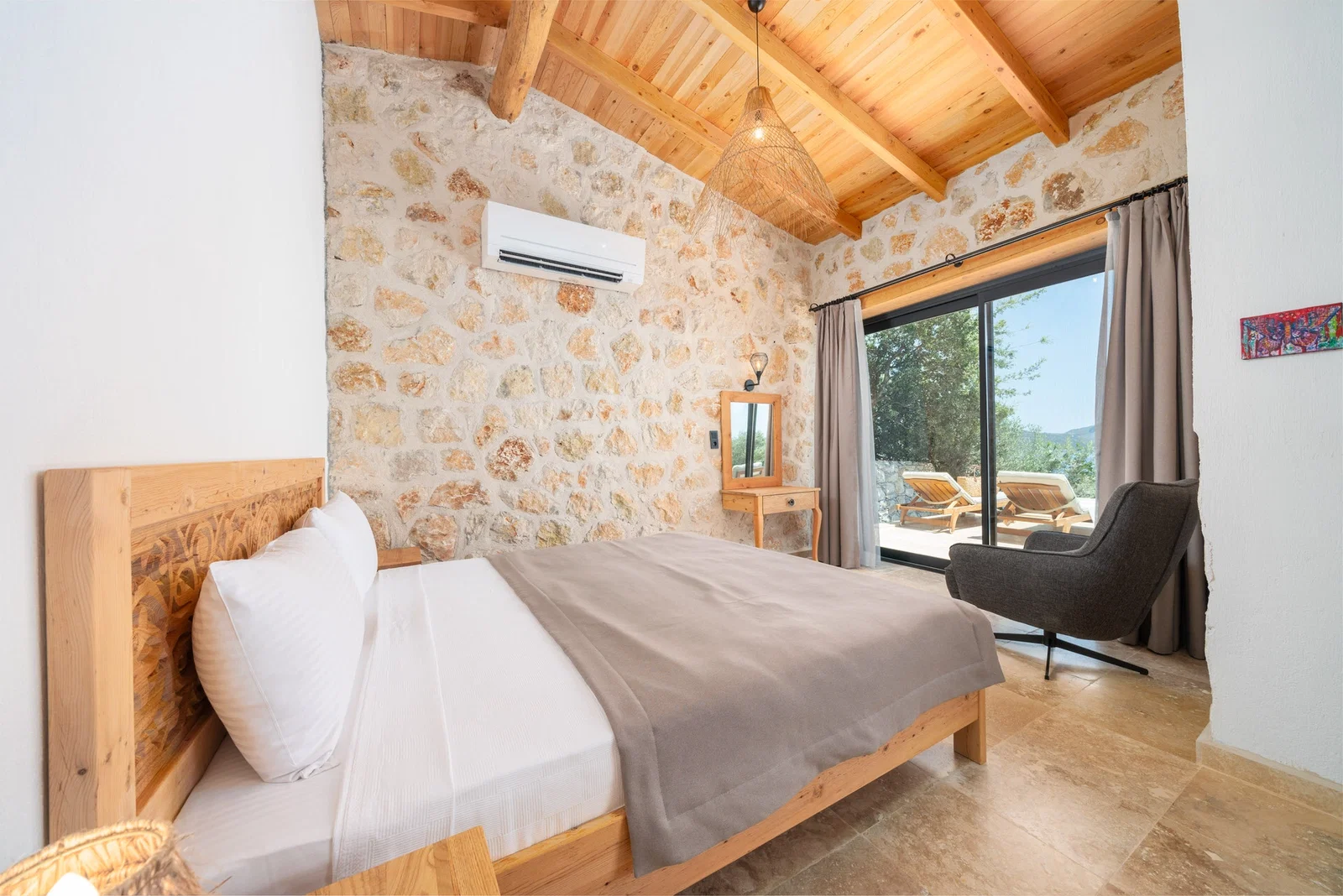 Kalkan’da Merkeze Yakın, Isıtmalı Havuzlu, 2 Kişilik, Lüks Villa