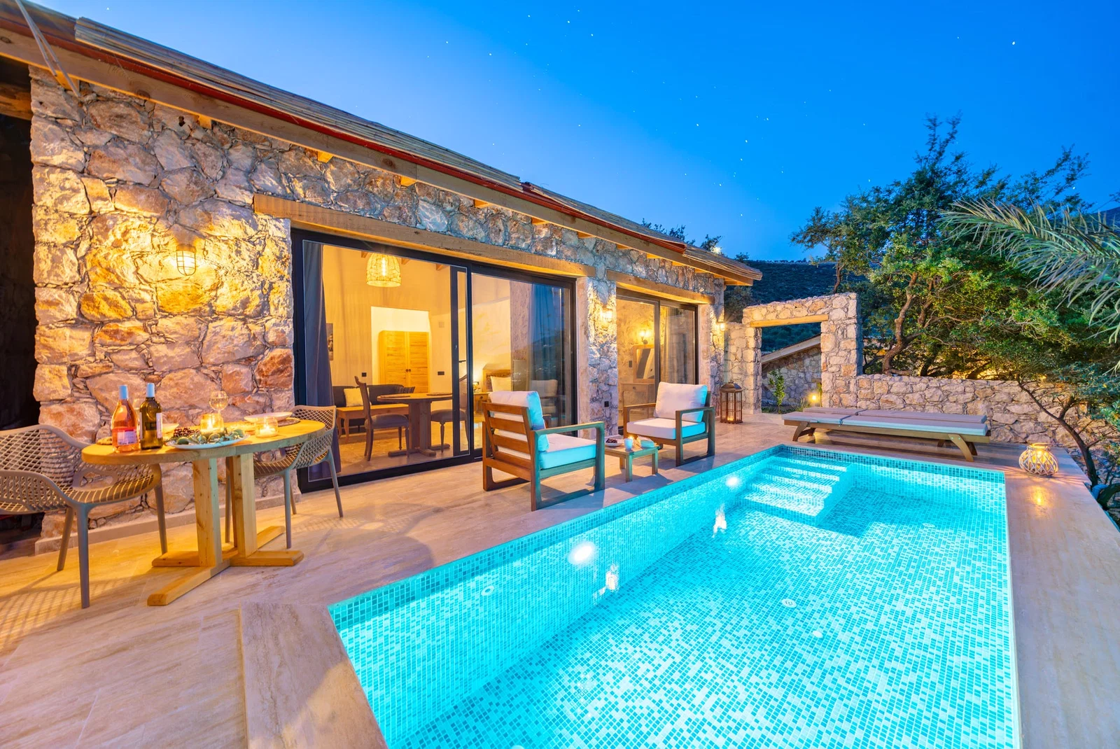 Kalkan’da Merkeze Yakın, Isıtmalı Havuzlu, 2 Kişilik, Lüks Villa