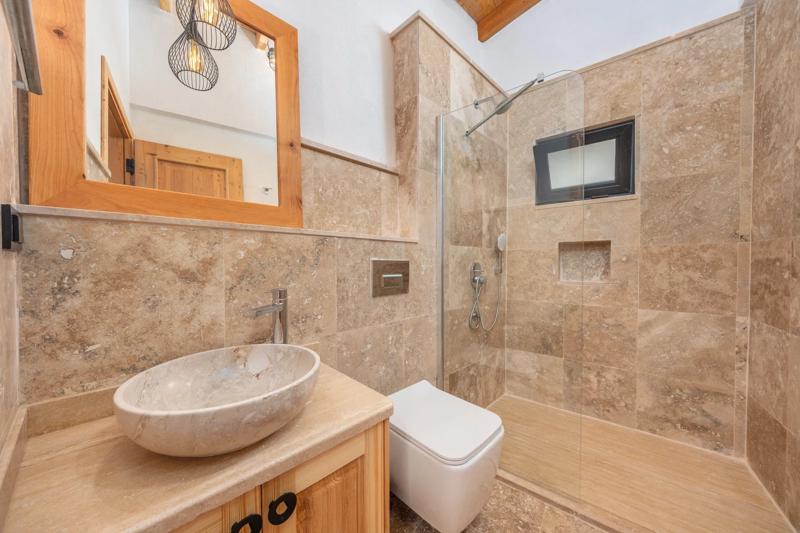Kalkan’da Merkeze Yakın, Isıtmalı Havuzlu, 2 Kişilik, Lüks Villa