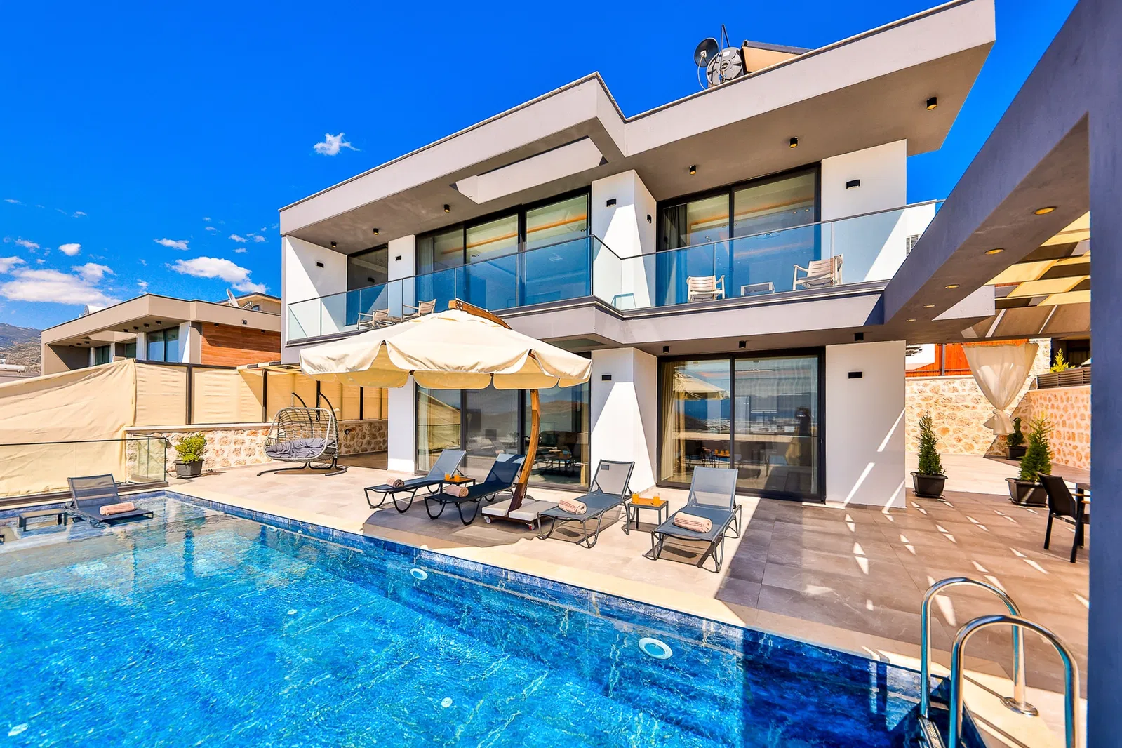 Kalkan’da jakuzili kiralık villa