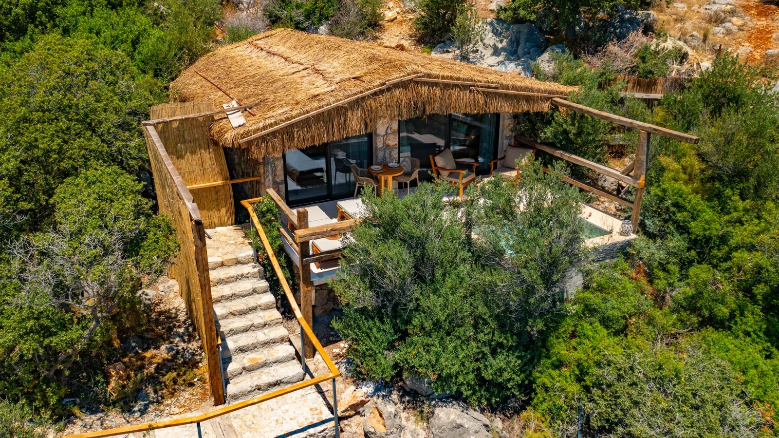 Kalkan’da Deniz Manzaralı, Özel Havuzlu, 1 Yatak Odalı, Lüks Villa