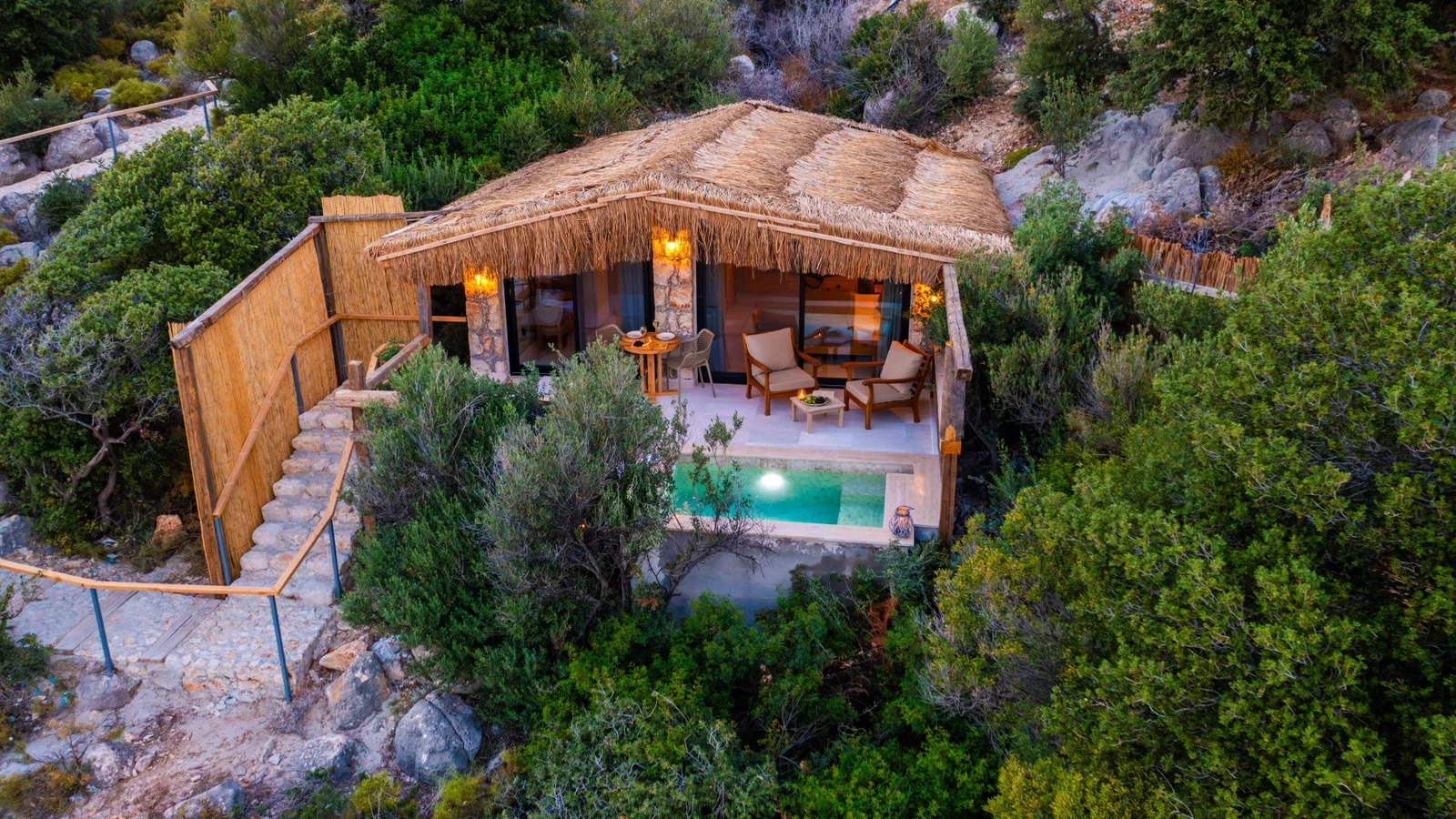 Kalkan’da Deniz Manzaralı, Özel Havuzlu, 1 Yatak Odalı, Lüks Villa
