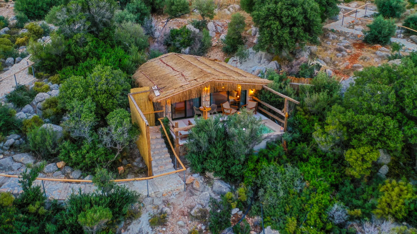 Kalkan’da Deniz Manzaralı, Özel Havuzlu, 1 Yatak Odalı, Lüks Villa
