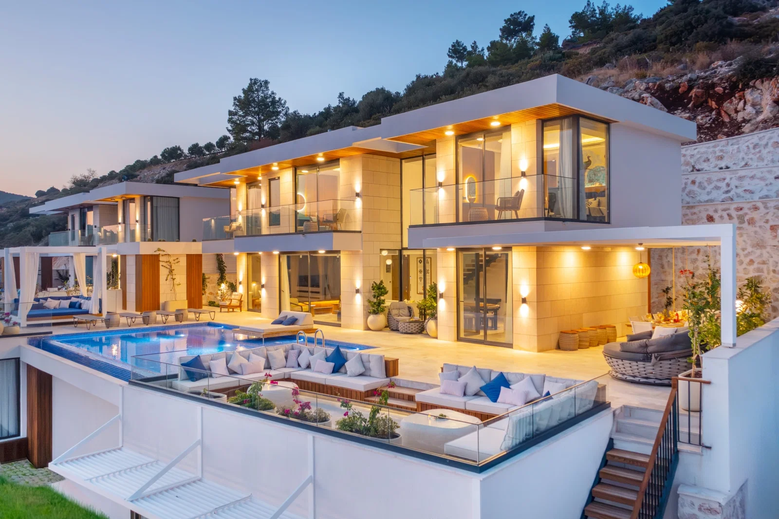 Kalkan’da jakuzili kiralık villa