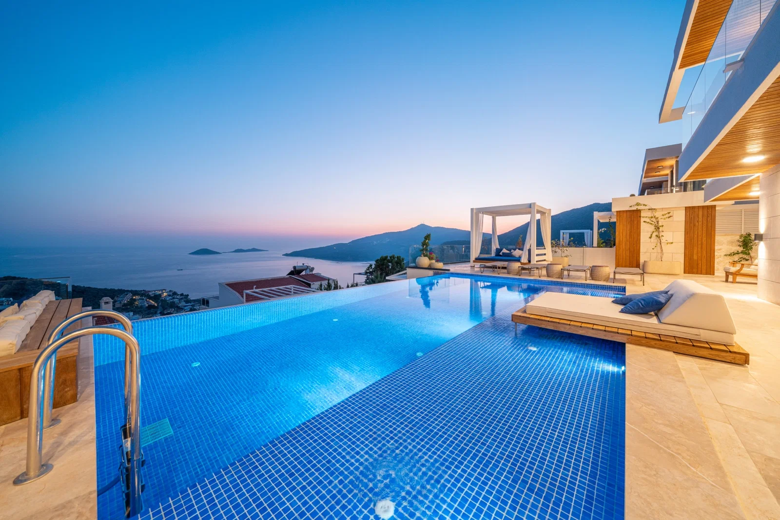 Kalkan’da deniz manzaralı kiralık villa, fotoğraf 2