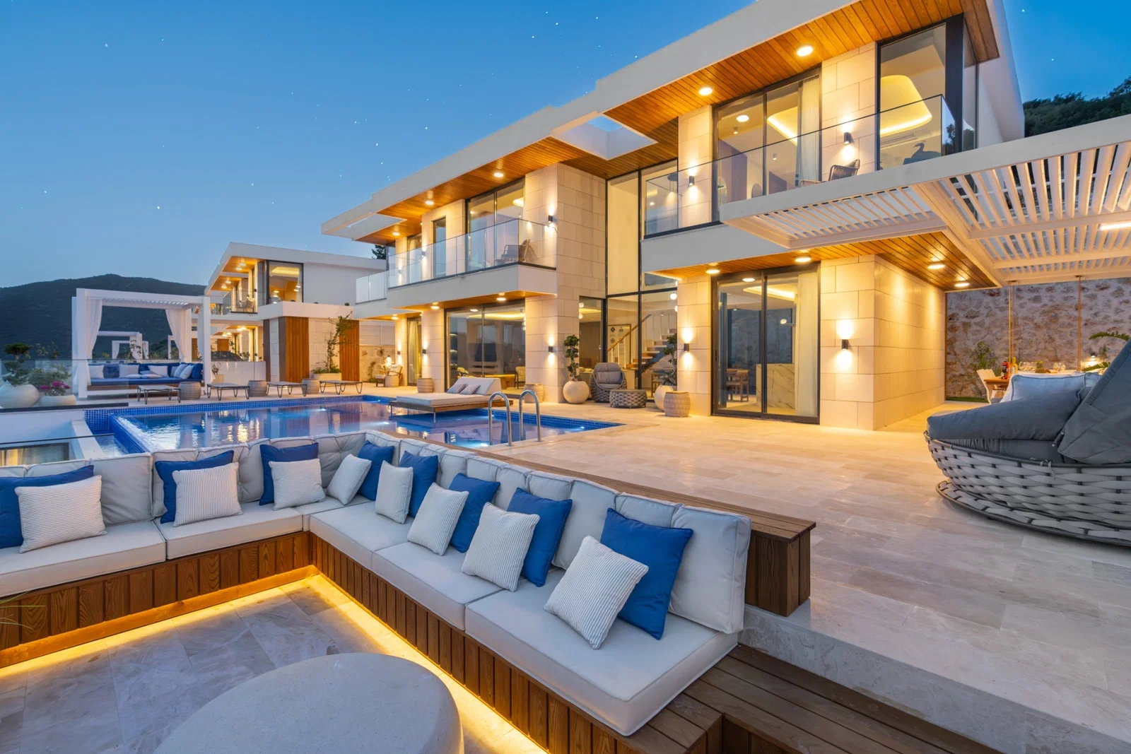 Kalkan’da jakuzili kiralık villa