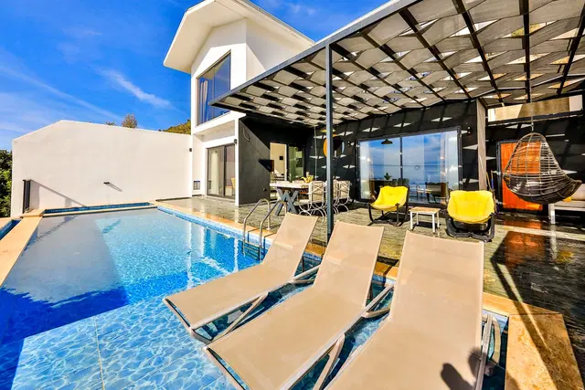 6 Kişilik Çocuk Havuzlu Lüks Villa, Kalkan’da Korunaklı