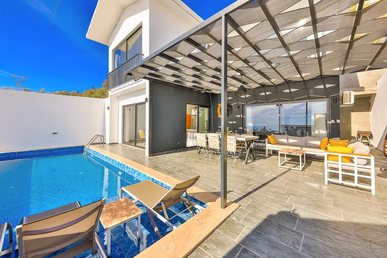 6 Kişilik Özel Havuzlu Villa, Kalkan’da Korunaklı