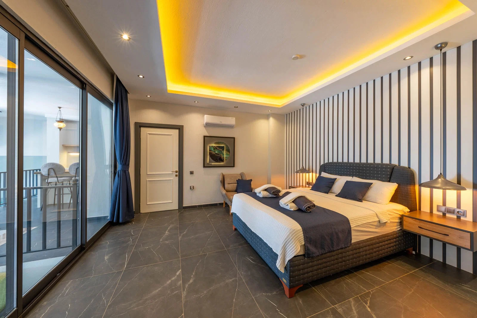 Kalkan’da Merkeze Yakın, Isıtmalı Havuzlu, 4 Yatak Odalı, Lüks Villa