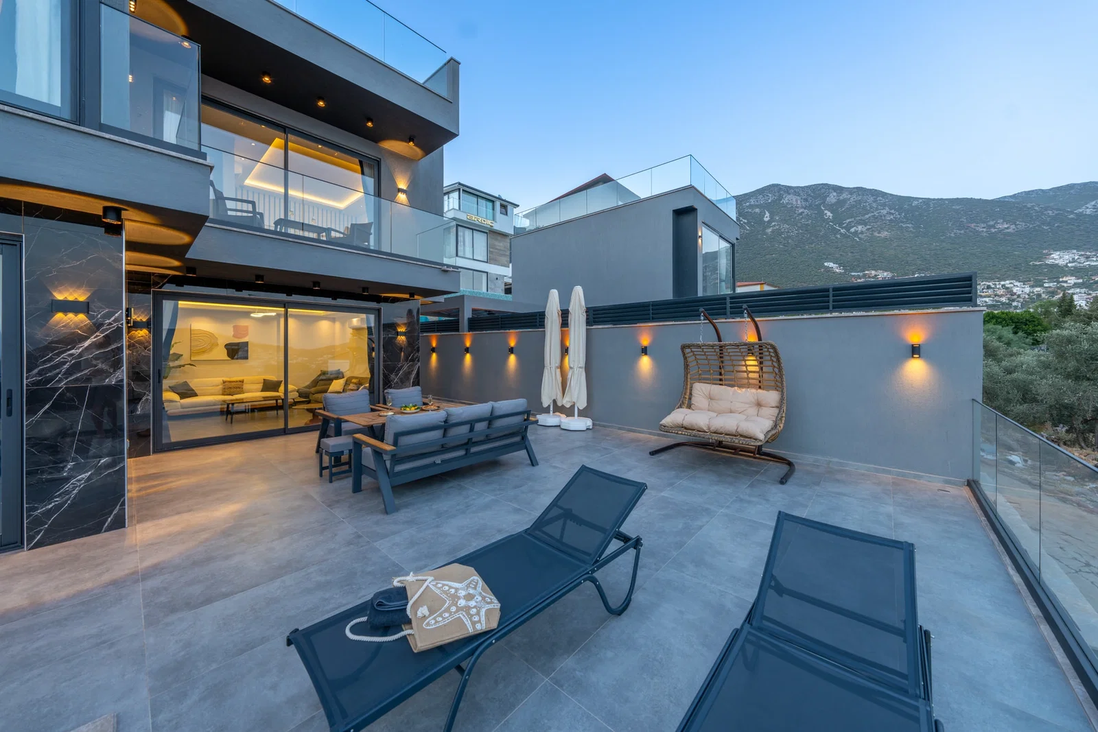 Kalkan’da Merkeze Yakın, Isıtmalı Havuzlu, 4 Yatak Odalı, Lüks Villa