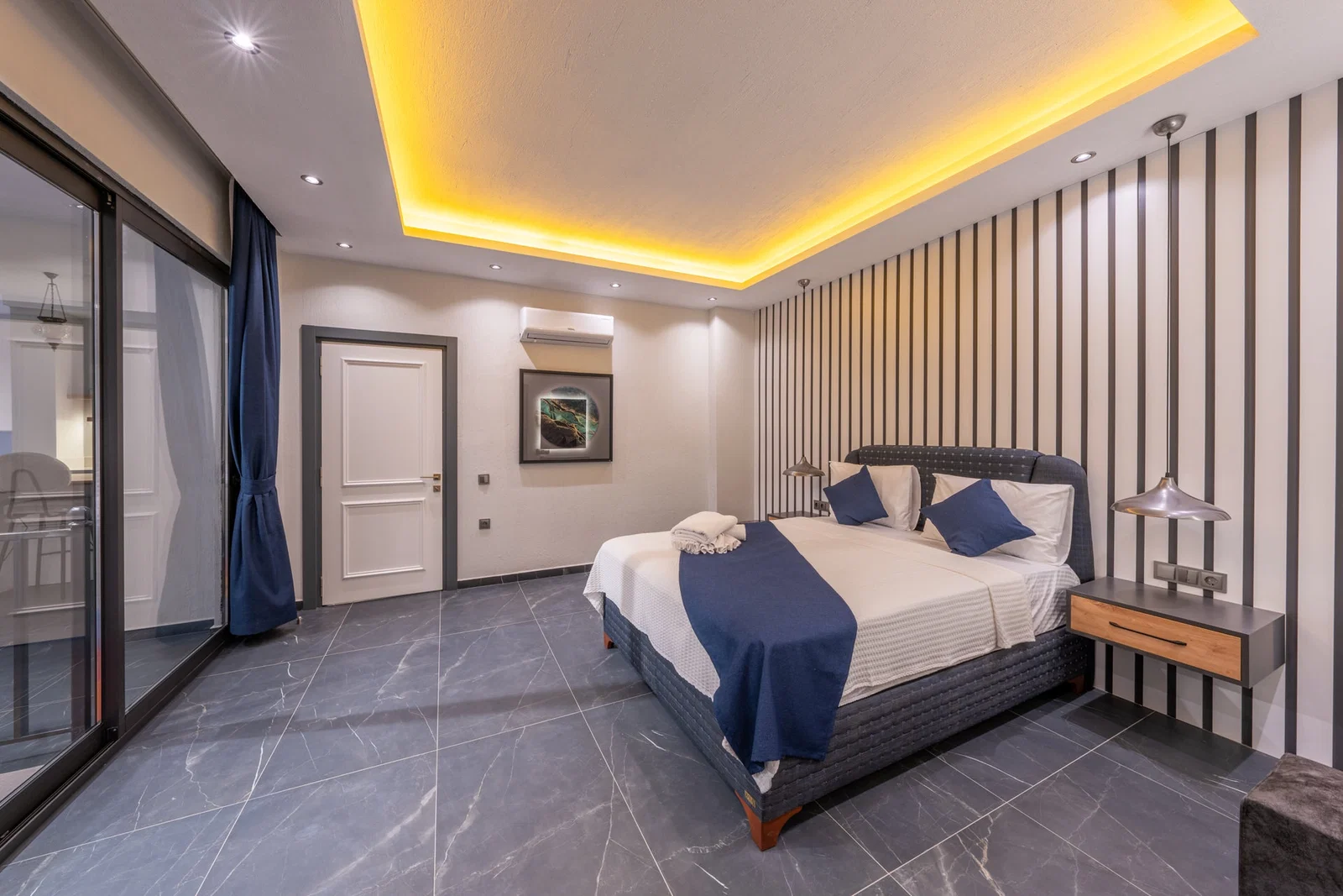 Kalkan’da Merkeze Yakın, Isıtmalı Havuzlu, 4 Yatak Odalı, Lüks Villa